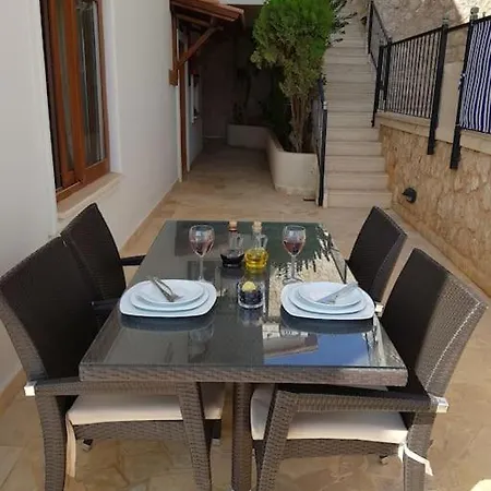 Lejlighed Lovely 2 Bedroom With Stunning Sea Views