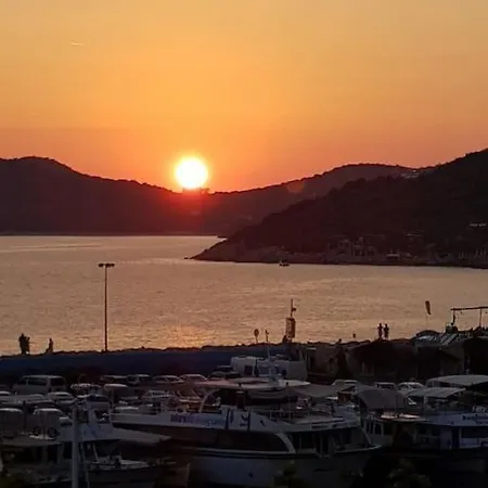 Lejlighed Lovely 2 Bedroom With Stunning Sea Views