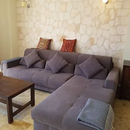 Lovely 2 Bedroom With Stunning Sea Views 卡斯