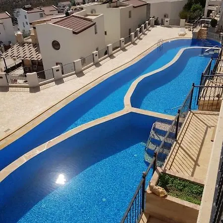 Lovely 2 Bedroom With Stunning Sea Views 公寓