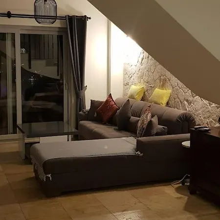 Lovely 2 Bedroom With Stunning Sea Views 公寓