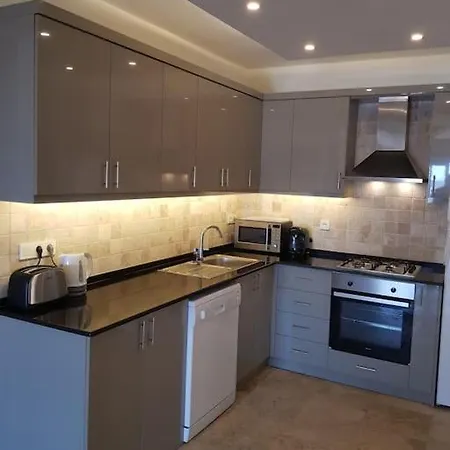 Lovely 2 Bedroom With Stunning Sea Views 卡斯